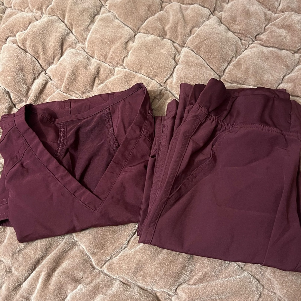 Activate Med Couture Wine Scrub Set